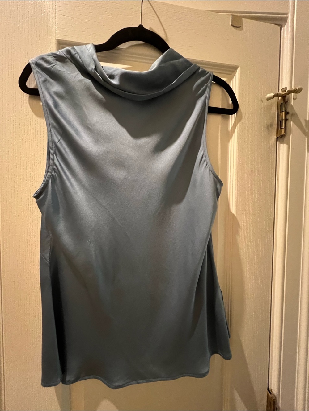 Blue silk Ann Taylor sleeveless blouse with draped neckline and bow, size 14 - Picture 3 of 3
